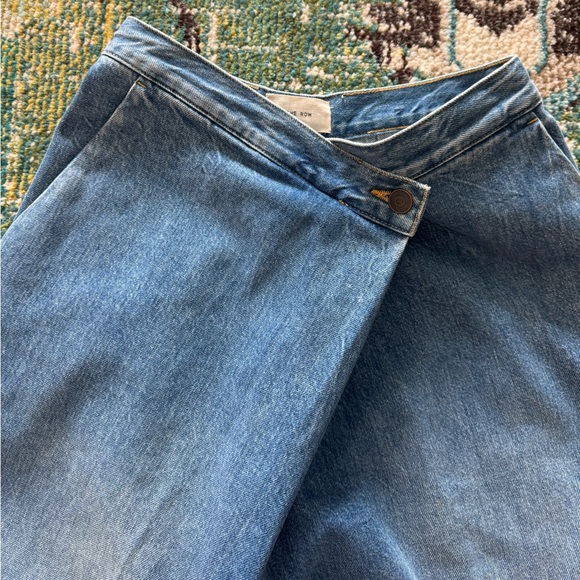 The Row wide leg crossover jeans in perfect blue denim - Picture 4 of 10